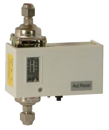 Model MC2040 Universal Differential Pressure Switch